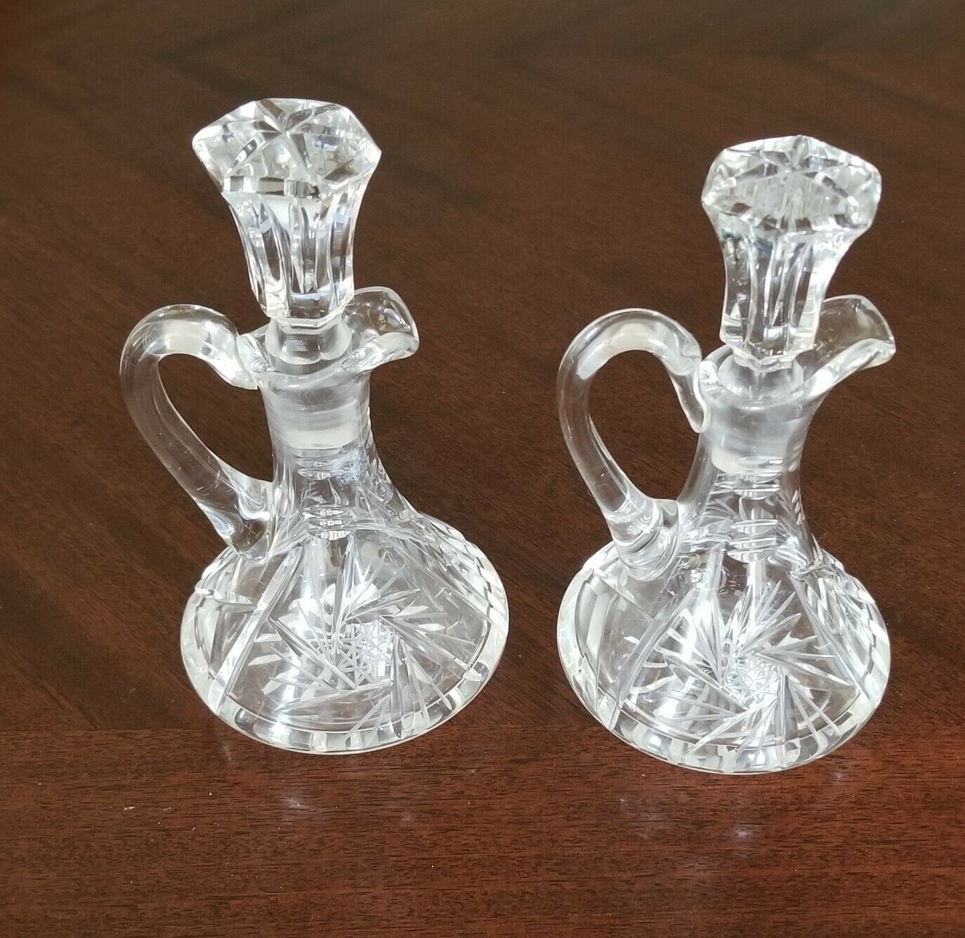 Set Of 2 ~ Vintage Clear Etched Pinwheel & Star Cruets With Stoppers ~ 6 1/2"